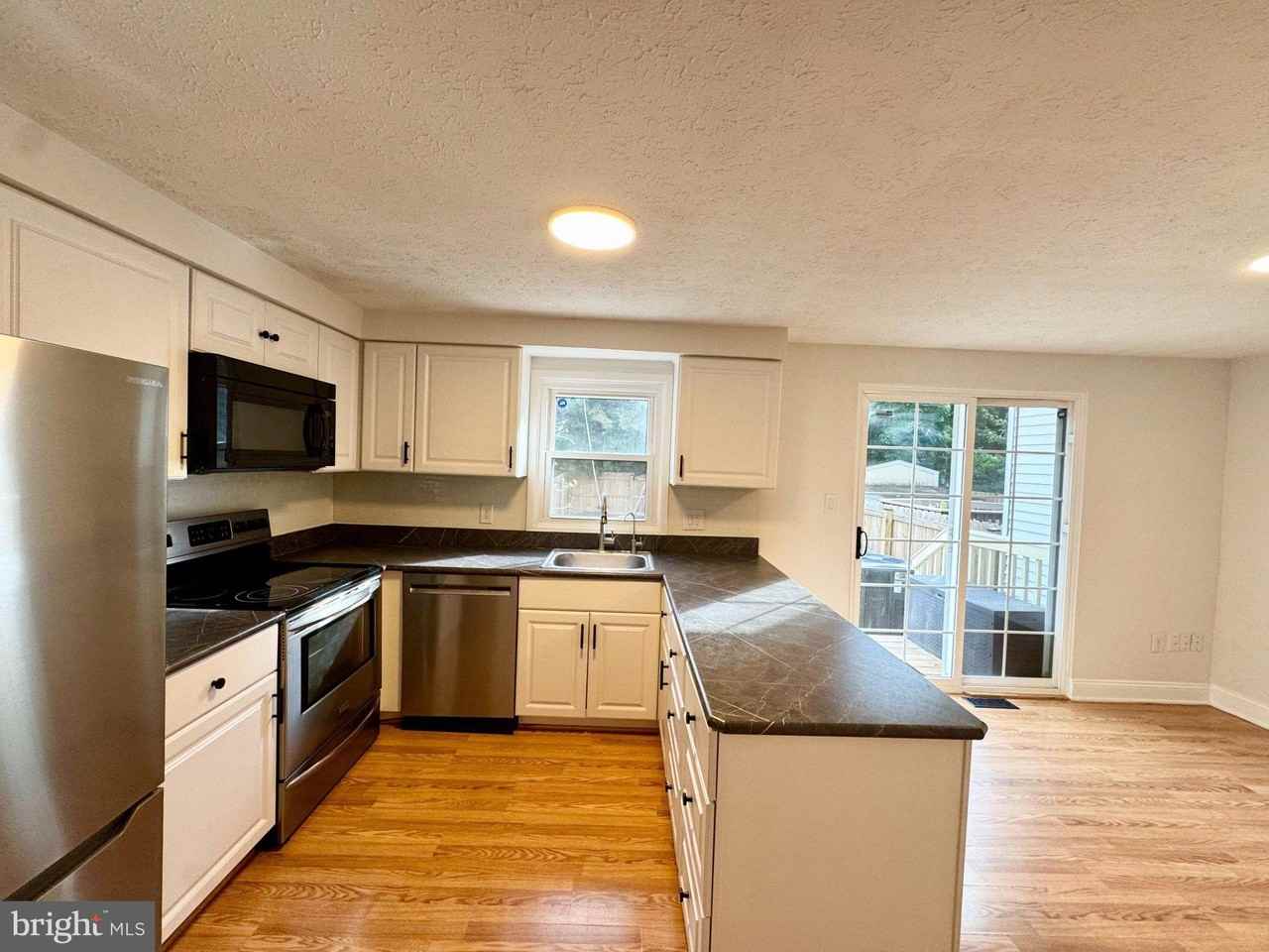 8003 Watermill Ct - Photo 4 of 17