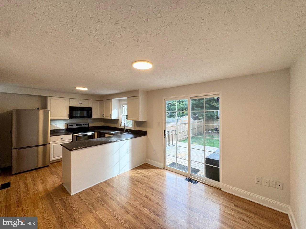 8003 Watermill Ct - Photo 5 of 17