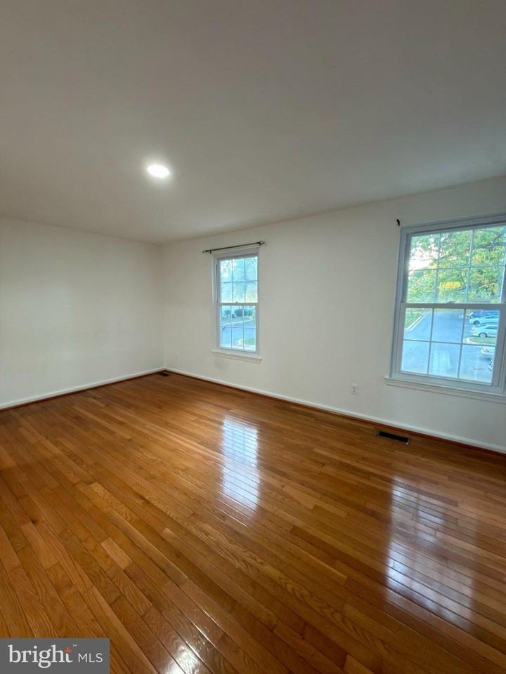 9 Gravenhurst Ct - Photo 4 of 21