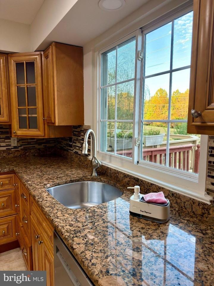 9 Gravenhurst Ct - Photo 7 of 21