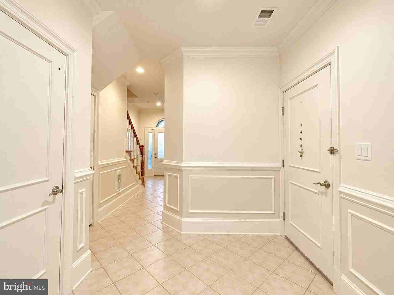 12447 Ansin Circle Dr - Photo 5 of 40