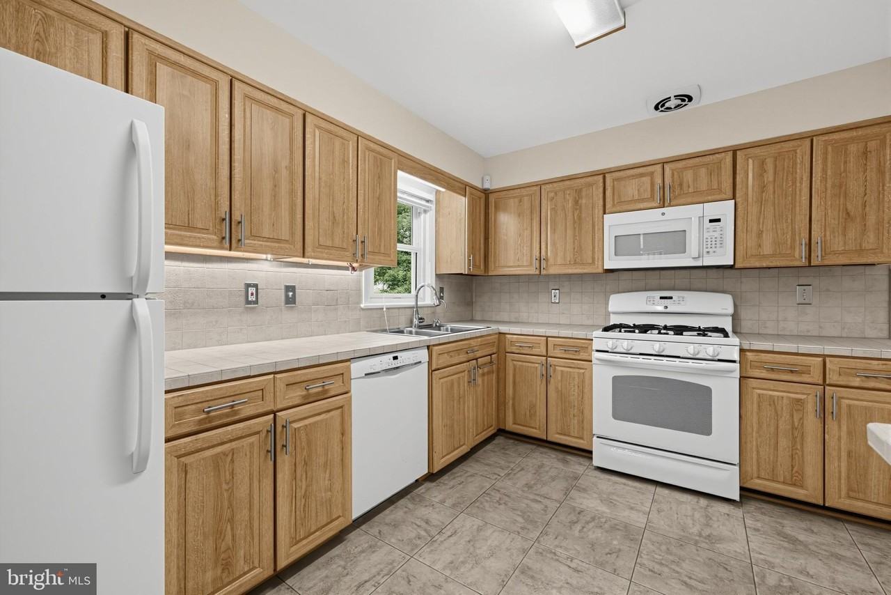 8507 Victory Ln - Photo 3 of 41