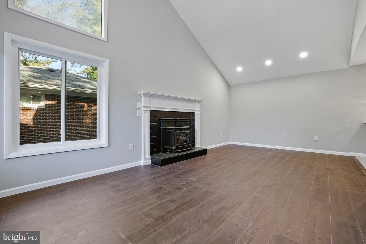 37 Lakeside Dr - Photo 2 of 24