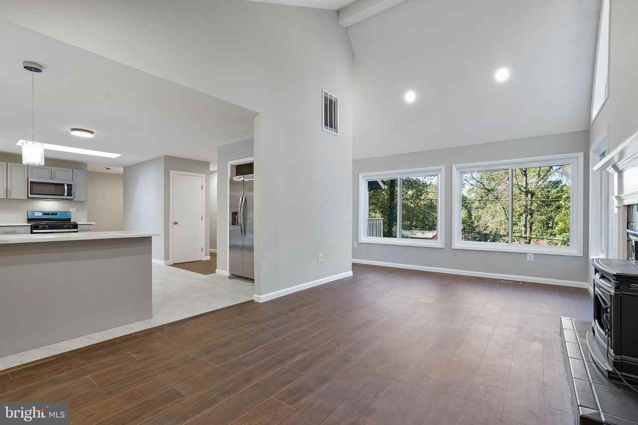 37 Lakeside Dr - Photo 4 of 24