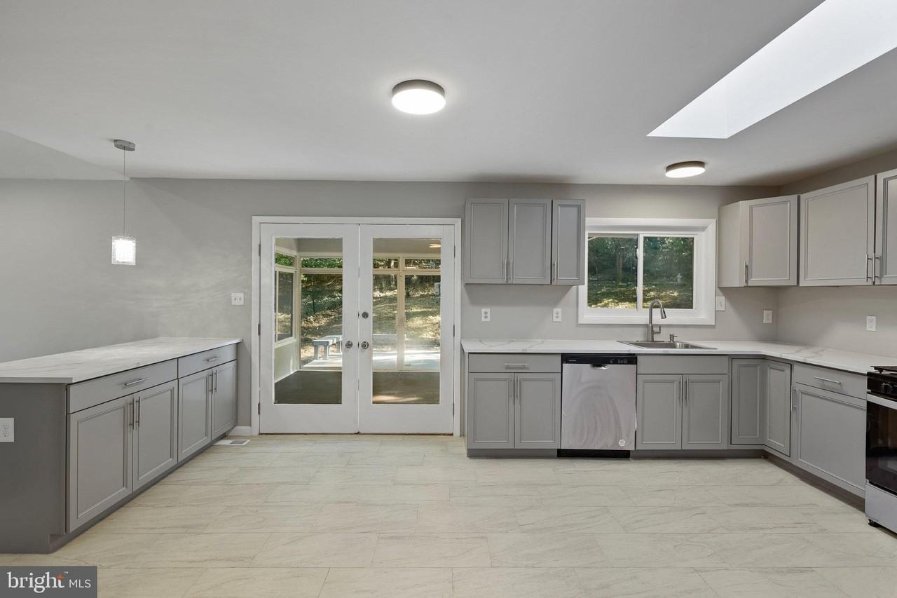 37 Lakeside Dr - Photo 6 of 24