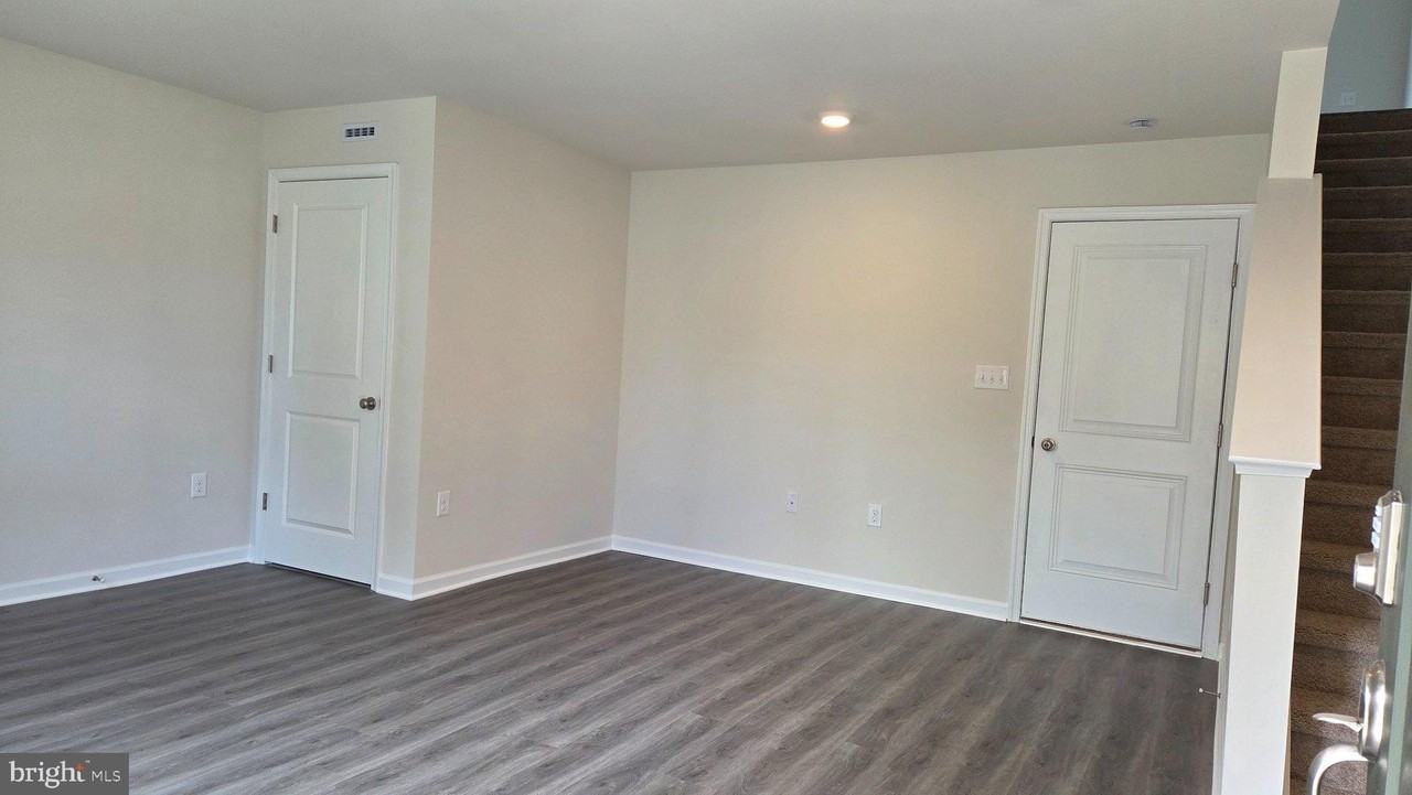 106 Spencer Way - Photo 2 of 23