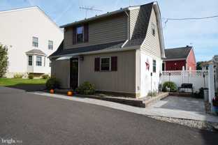 325 E Walnut St - Photo 1 of 1