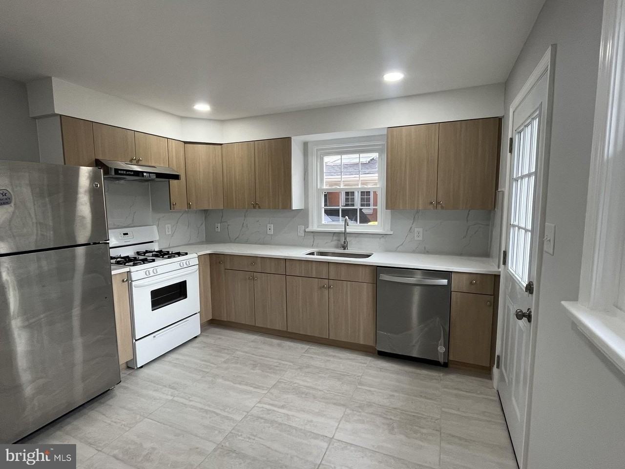 105 Haskell Dr - Photo 4 of 24