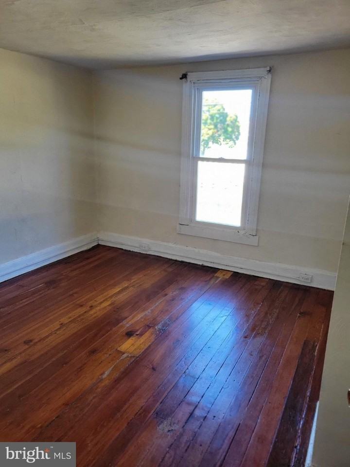 2068 E Haines St - Photo 2 of 4