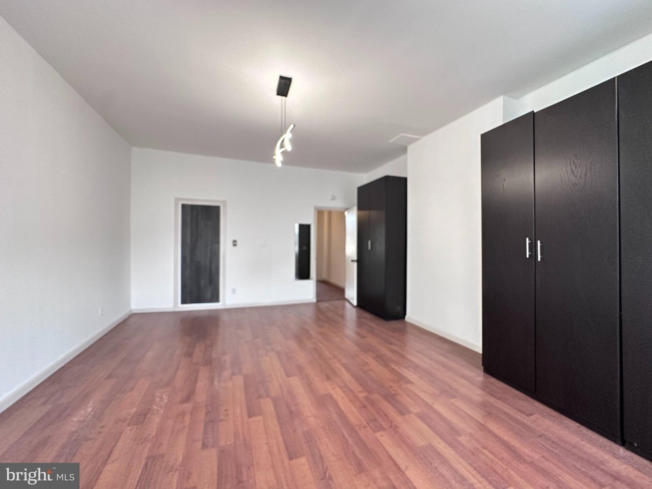909 S 8th St #2ndFL - Photo 3 of 17