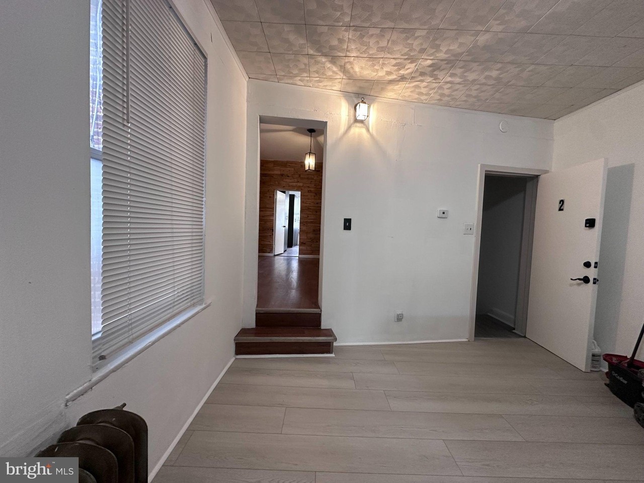909 S 8th St #2ndFL - Photo 4 of 17