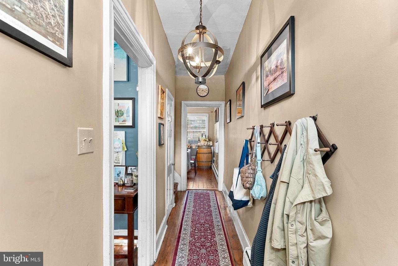 425 Queen St - Photo 5 of 50