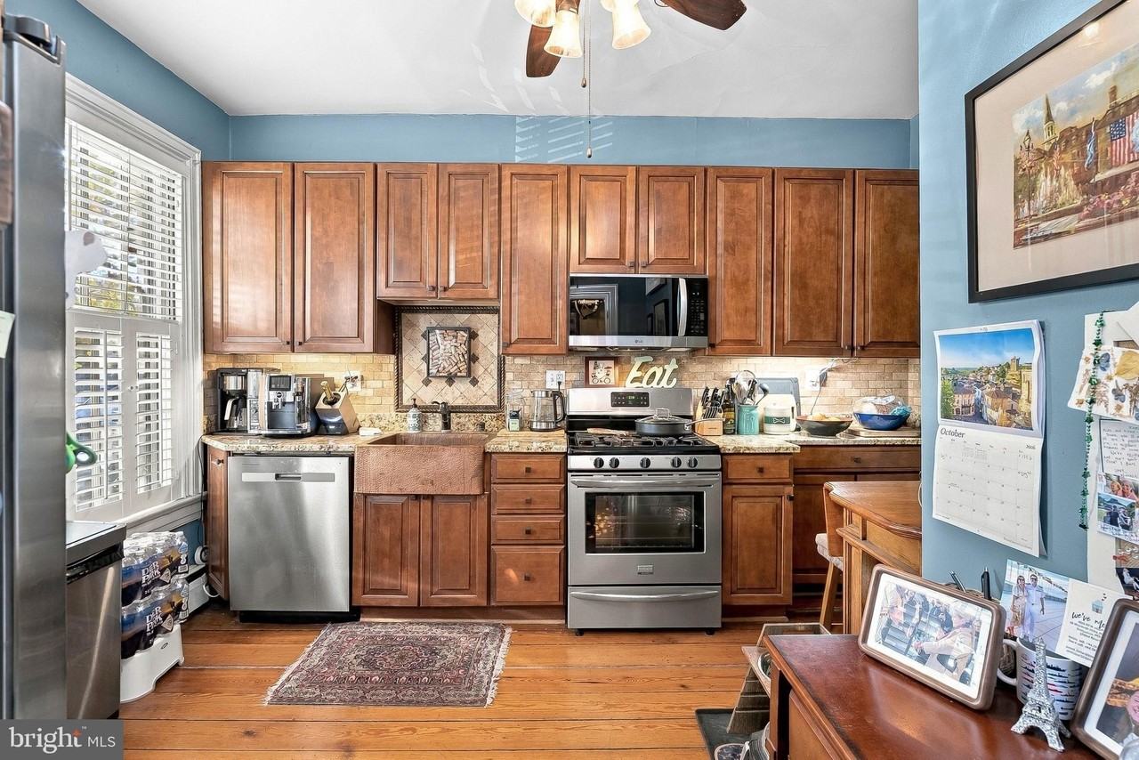 425 Queen St - Photo 7 of 50