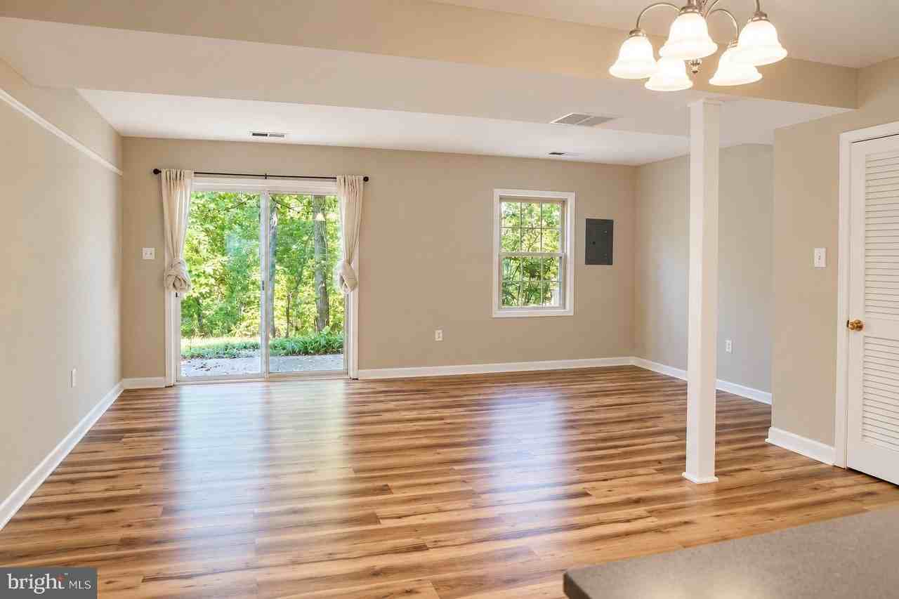 434 Greenbrier Ct - Photo 4 of 12