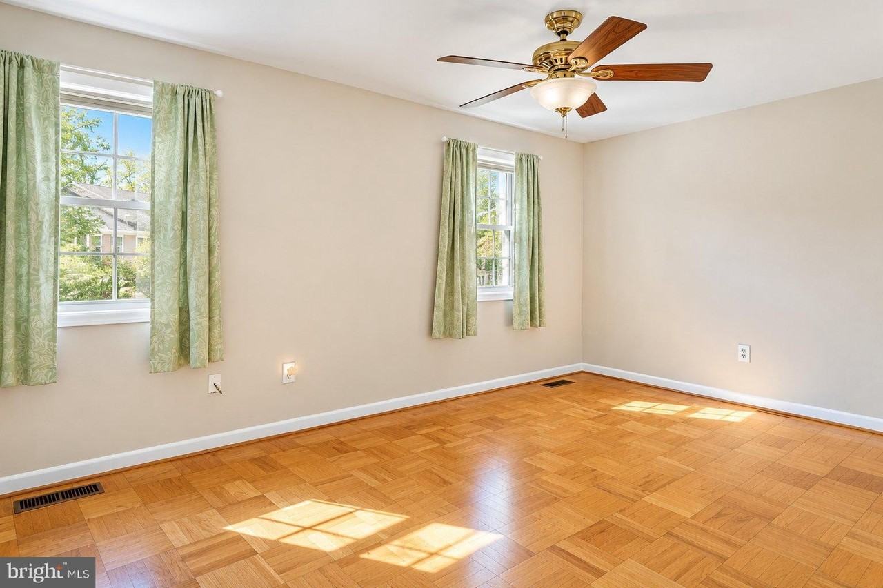434 Greenbrier Ct - Photo 6 of 12