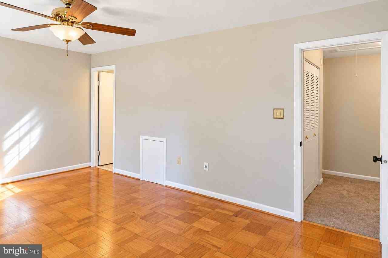 434 Greenbrier Ct - Photo 7 of 12
