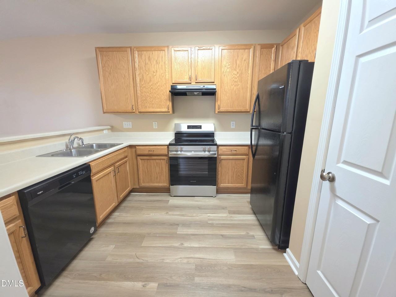 8220 Belneath Ct - Photo 5 of 23