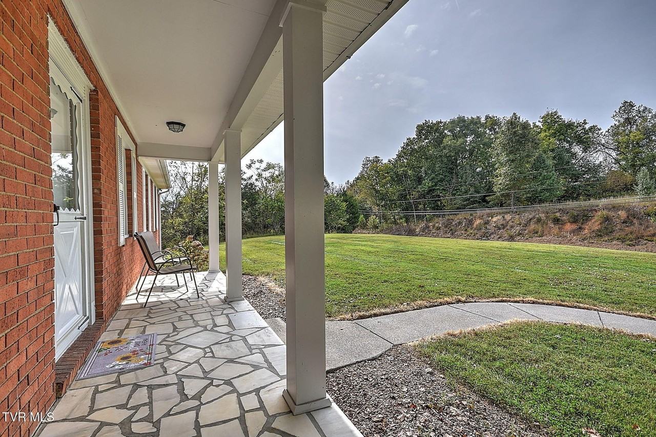 437 Muddy Creek Rd - Photo 3 of 48