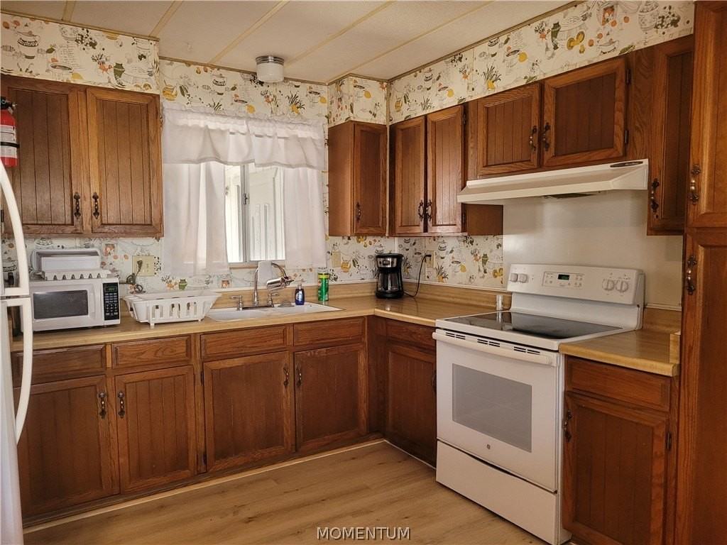 854 Terrace Dr - Photo 5 of 20