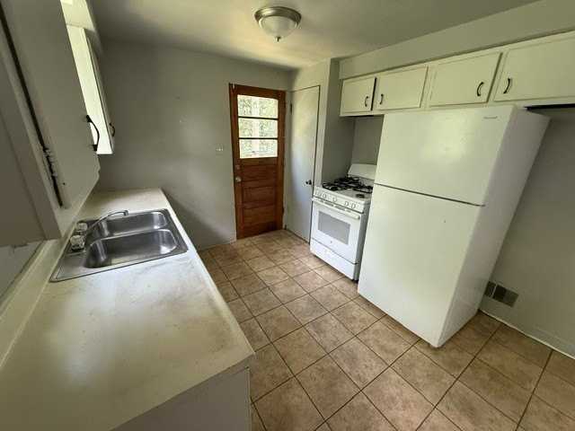 2320 Milburn St - Photo 3 of 9
