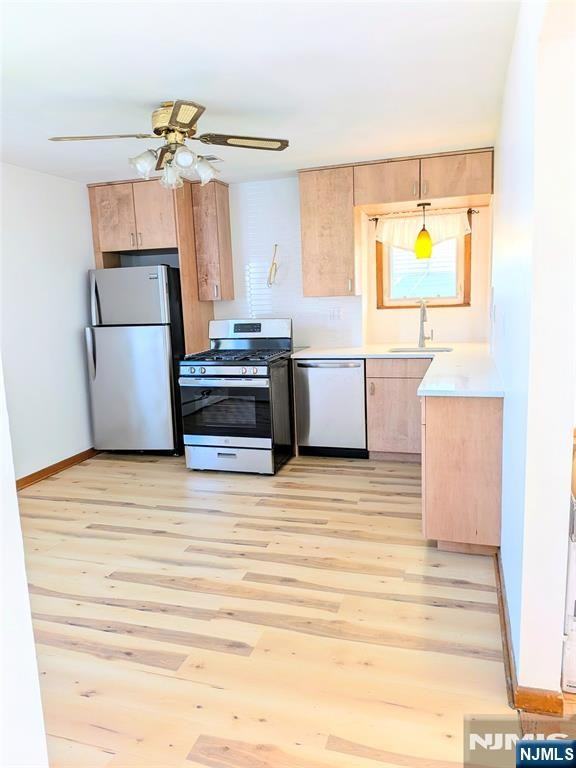 15 Henry St ##2 - Photo 3 of 18