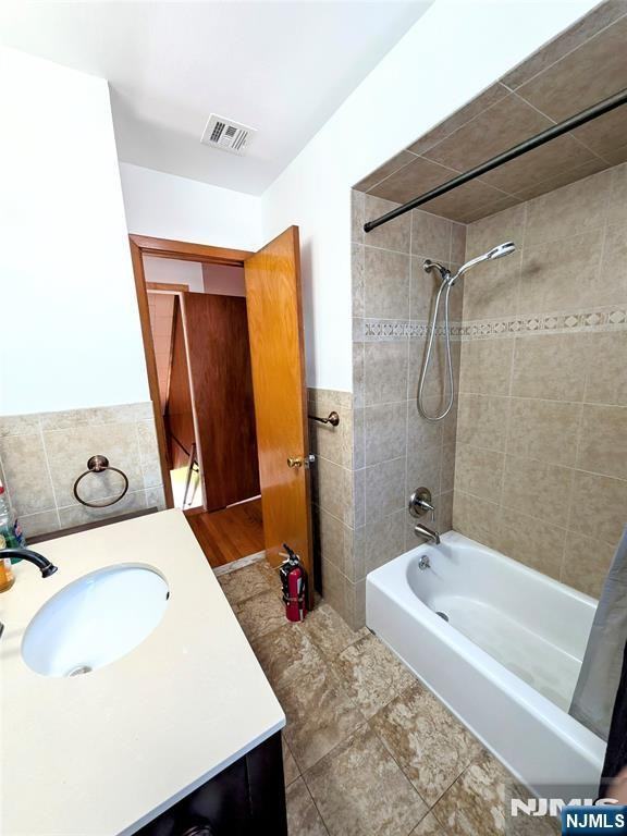 15 Henry St ##2 - Photo 6 of 18