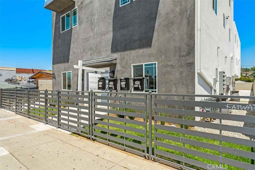 3843 E Cesar E Chavez Ave - Photo 3 of 40