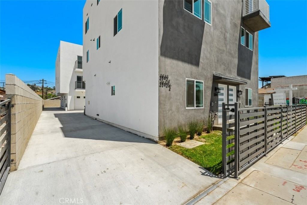 3843 E Cesar E Chavez Ave - Photo 4 of 40