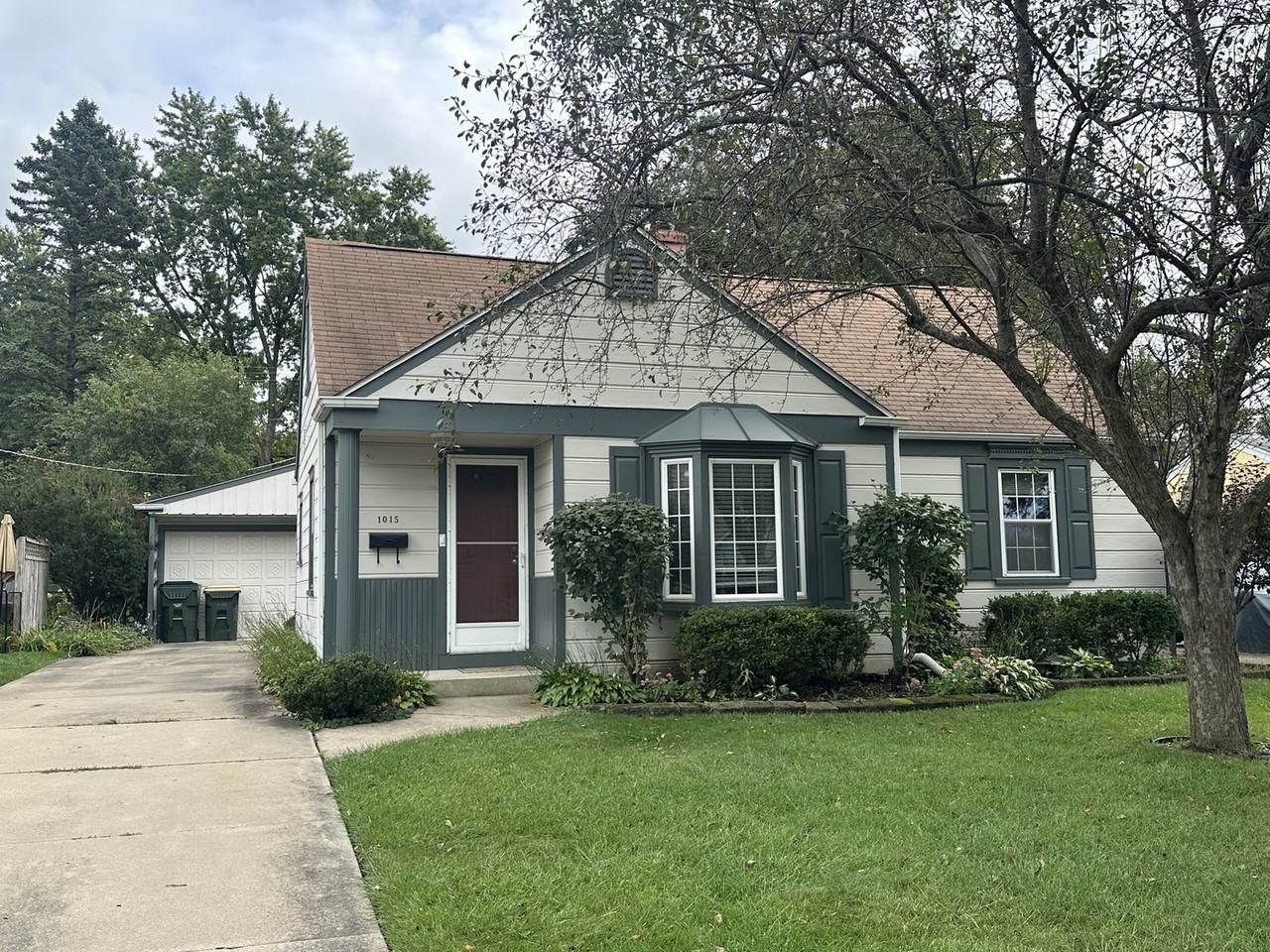 1015 N Fernandez Ave