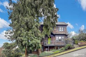 featured image of 2002 12th Ave E