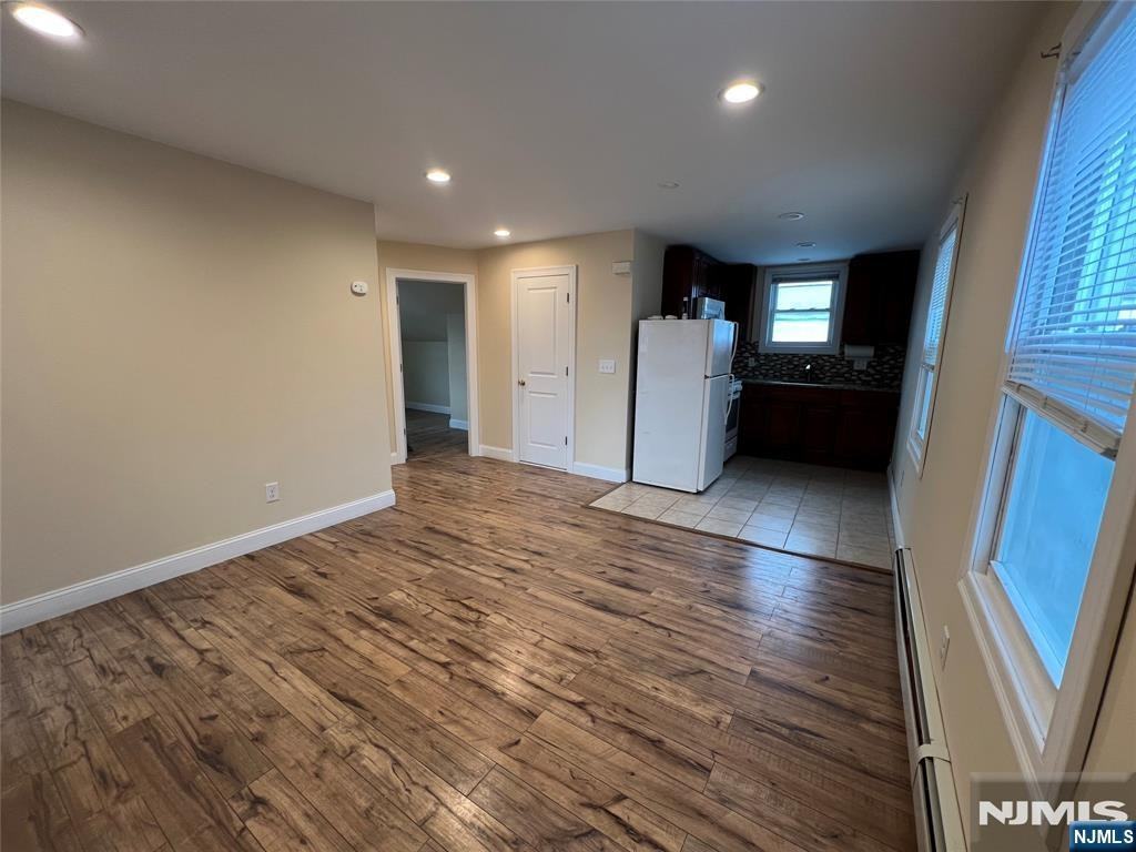 225 Argyle Pl - Photo 3 of 13