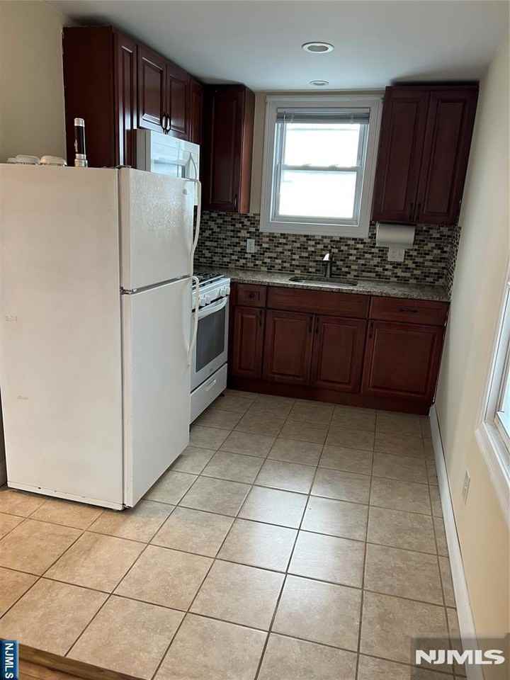 225 Argyle Pl - Photo 5 of 13