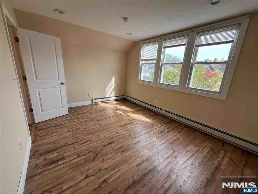 225 Argyle Pl - Photo 7 of 13