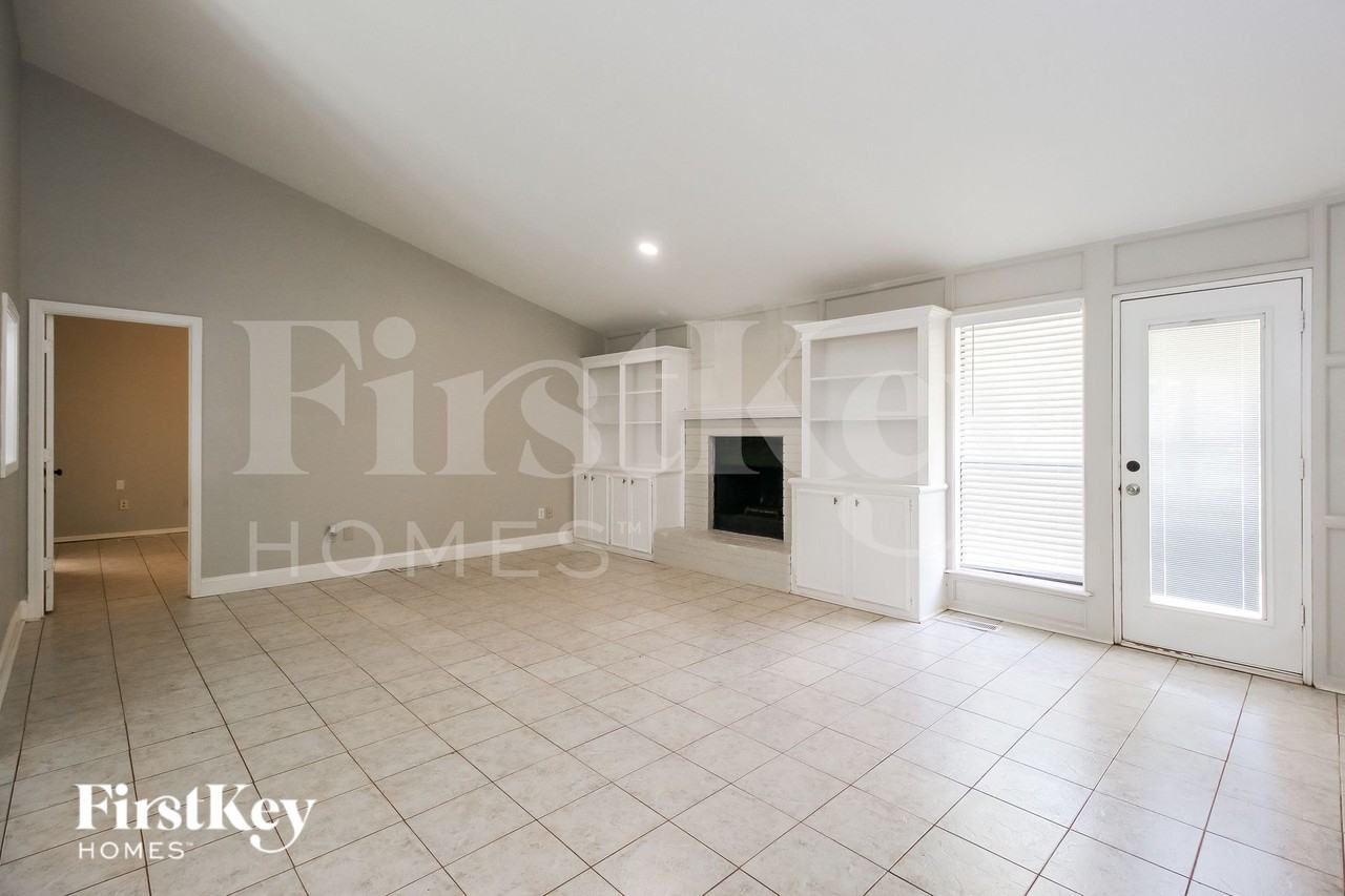 1529 Davinbrook Dr - Photo 3 of 15