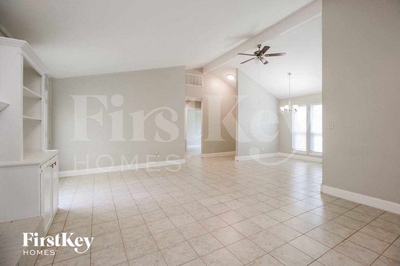 1529 Davinbrook Dr - Photo 4 of 15