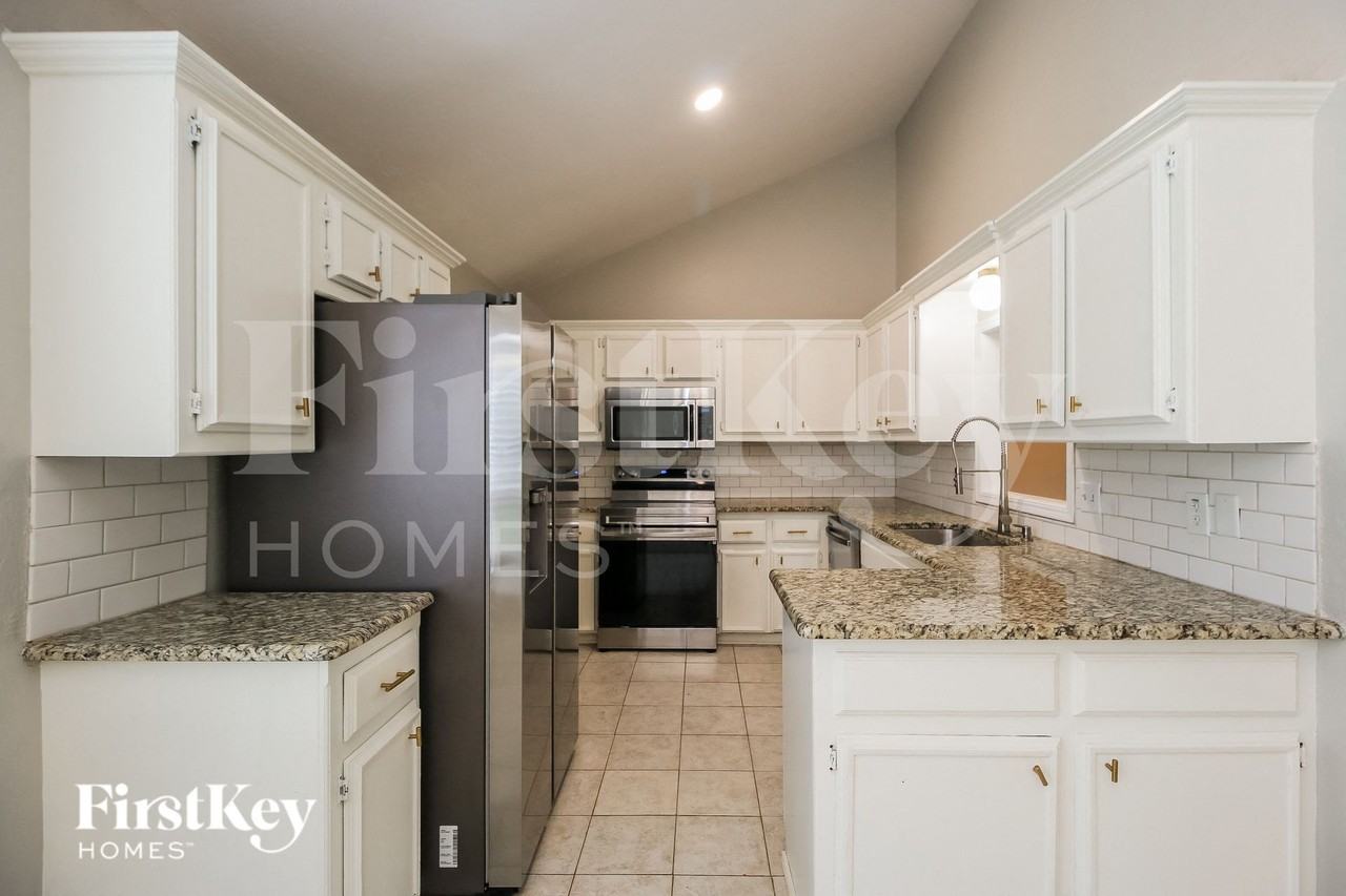 1529 Davinbrook Dr - Photo 6 of 15