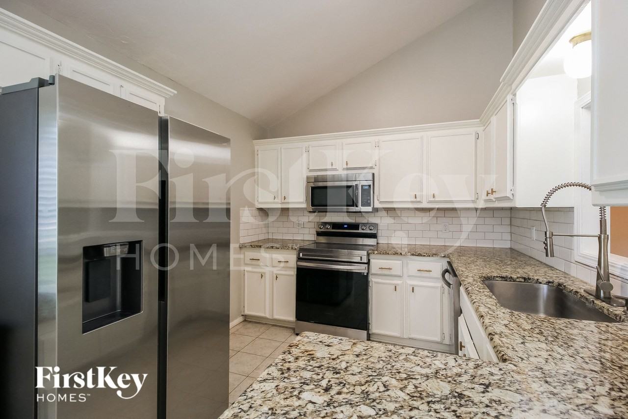 1529 Davinbrook Dr - Photo 7 of 15