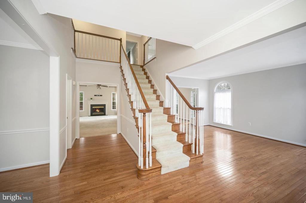 39 Walt Whitman Blvd - Photo 3 of 50