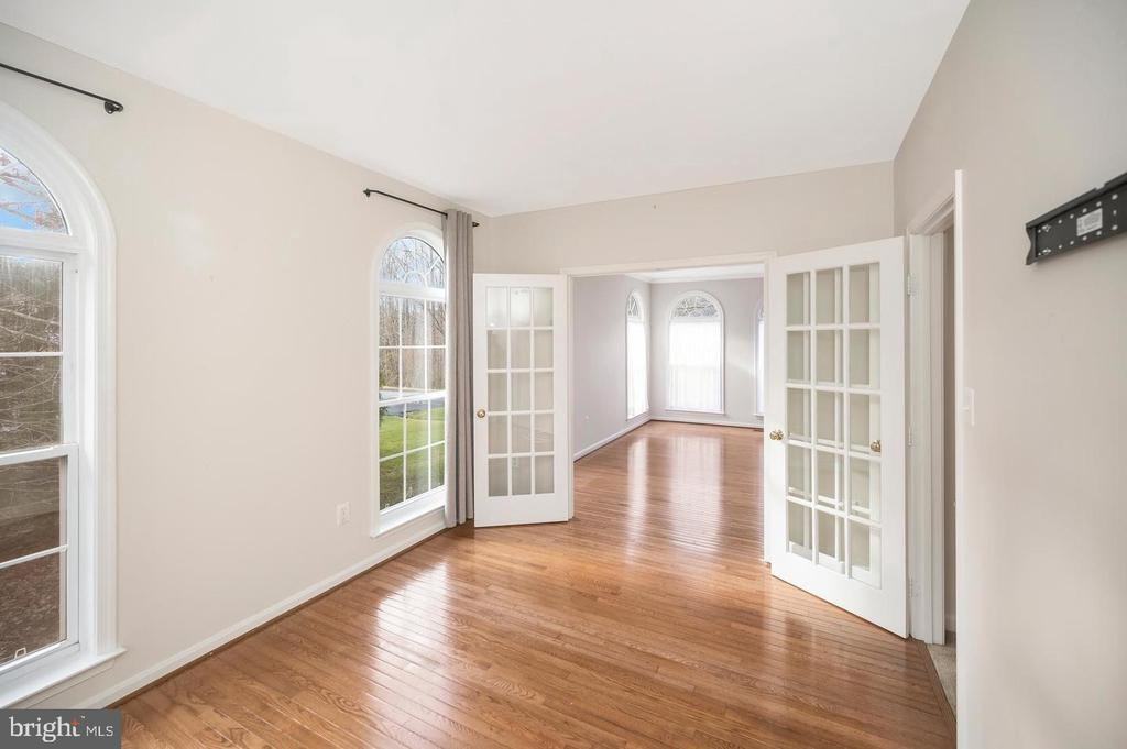 39 Walt Whitman Blvd - Photo 6 of 50