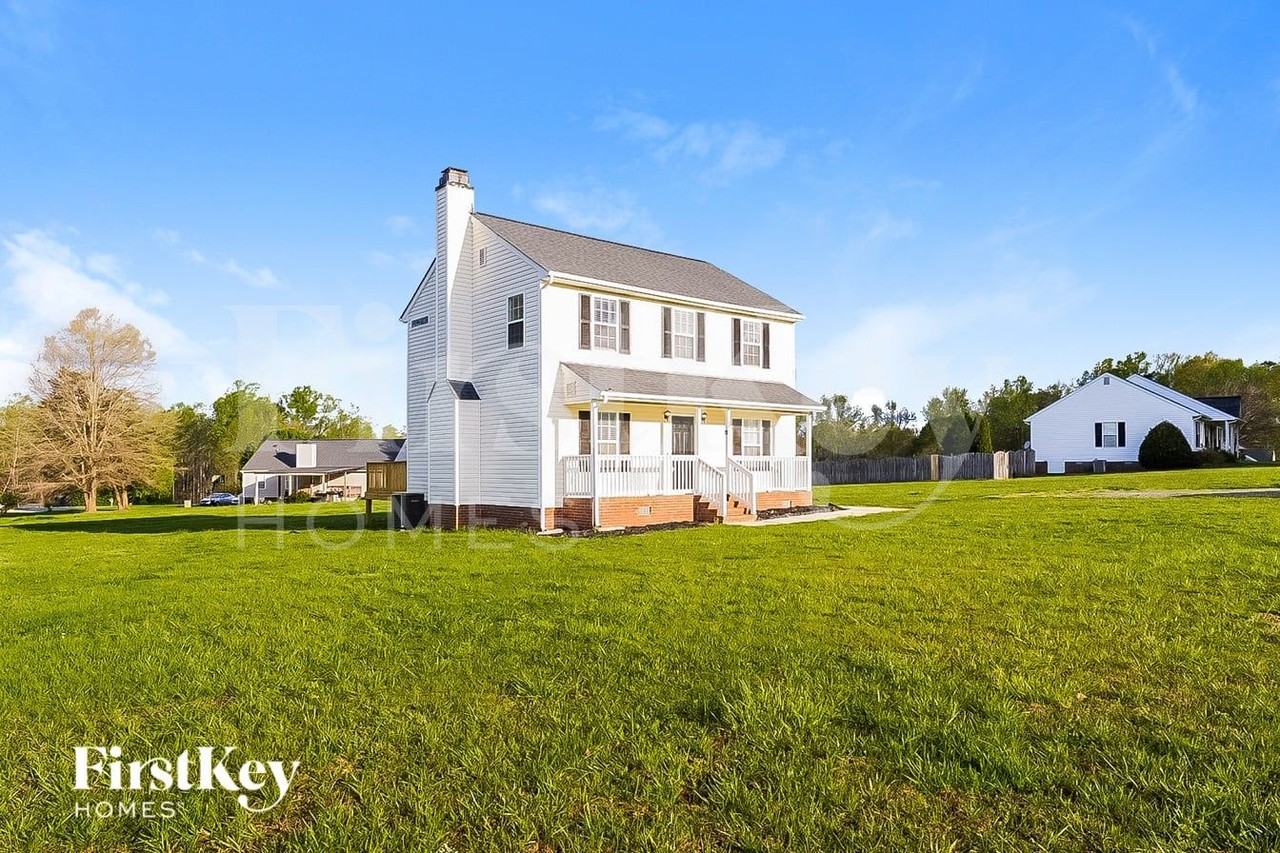 202 Whitestone Dr - Photo 2 of 15