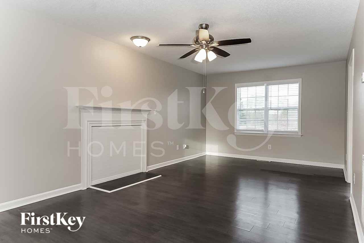 202 Whitestone Dr - Photo 3 of 15