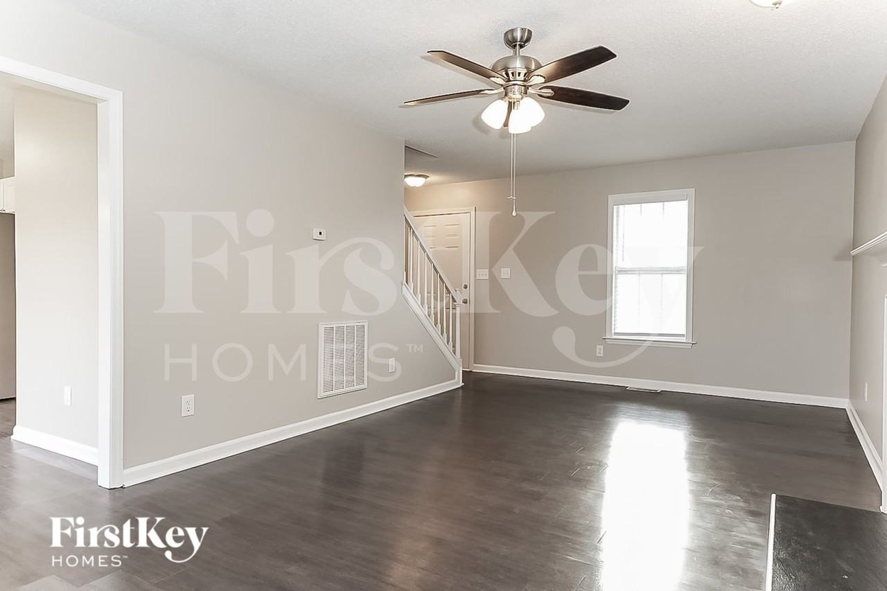 202 Whitestone Dr - Photo 4 of 15