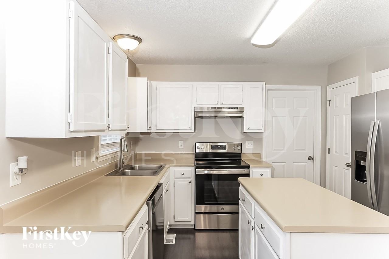 202 Whitestone Dr - Photo 6 of 15