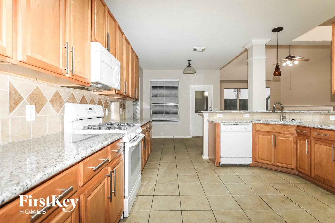 6723 Dawn Star Dr - Photo 5 of 15
