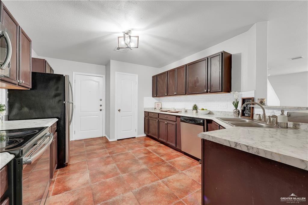 2110 Eagle Landing Dr - Photo 4 of 14