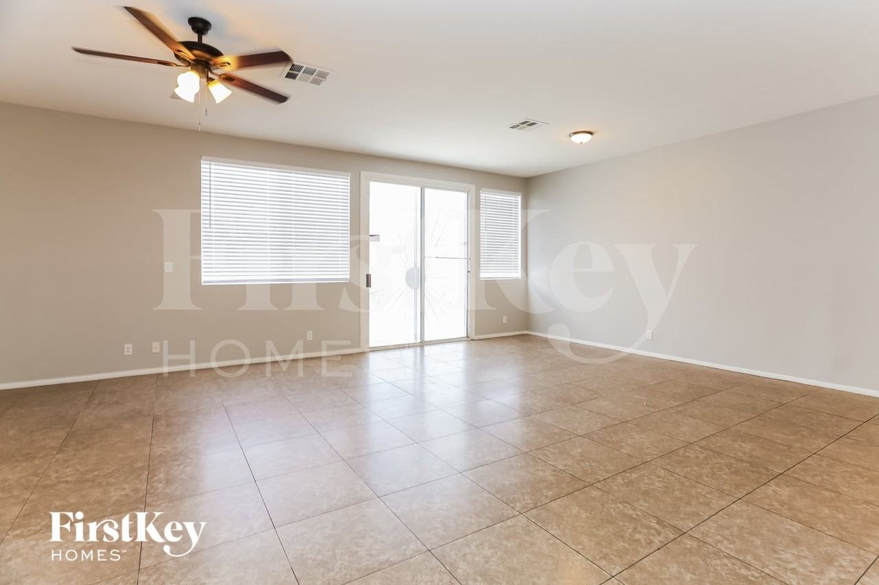 1720 Evening Bluff Pl - Photo 2 of 15