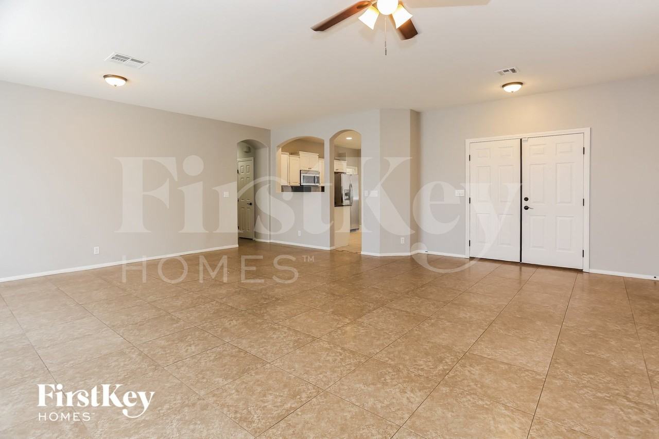 1720 Evening Bluff Pl - Photo 3 of 15