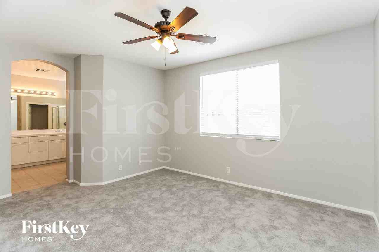 1720 Evening Bluff Pl - Photo 5 of 15