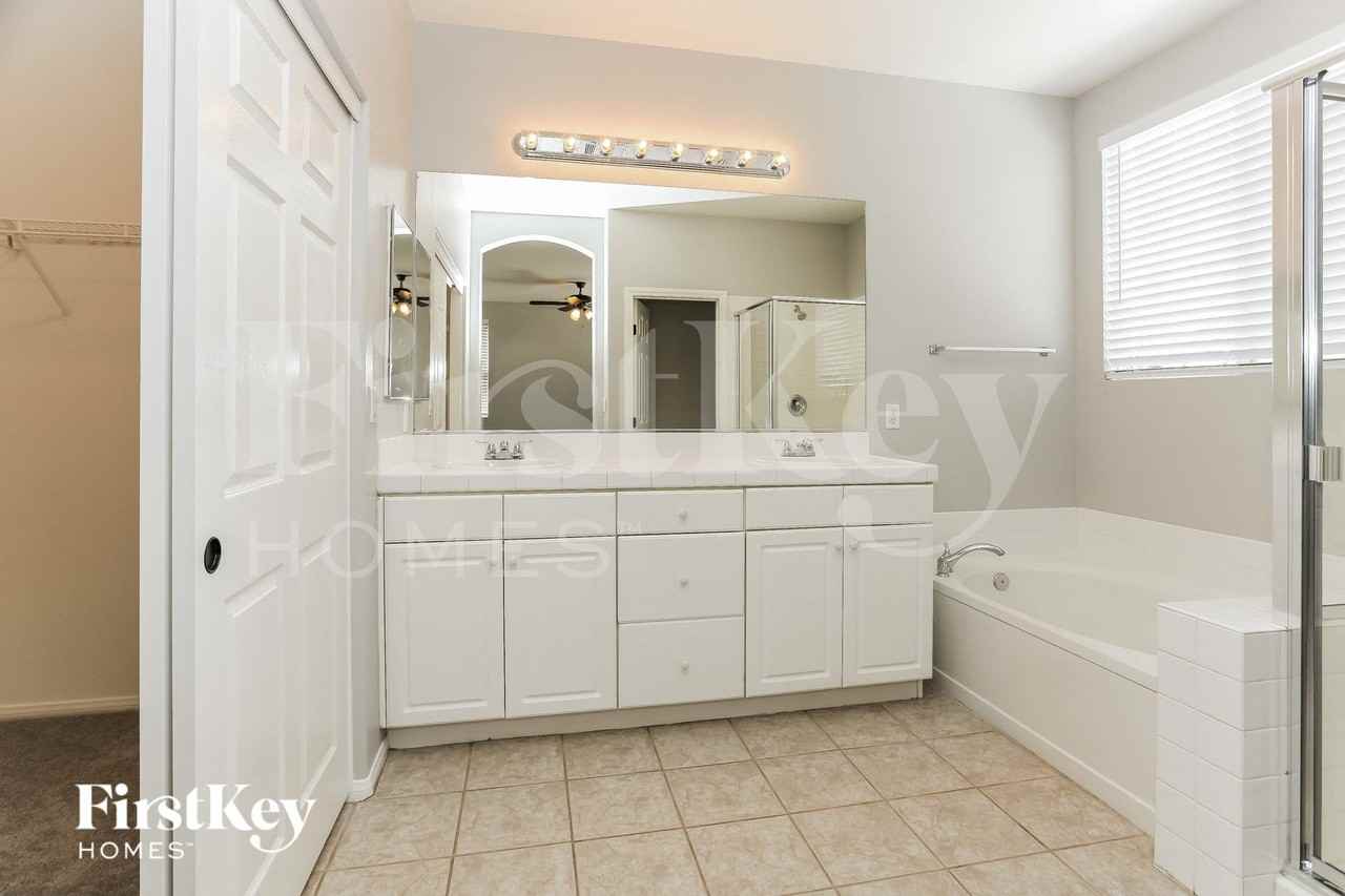 1720 Evening Bluff Pl - Photo 7 of 15