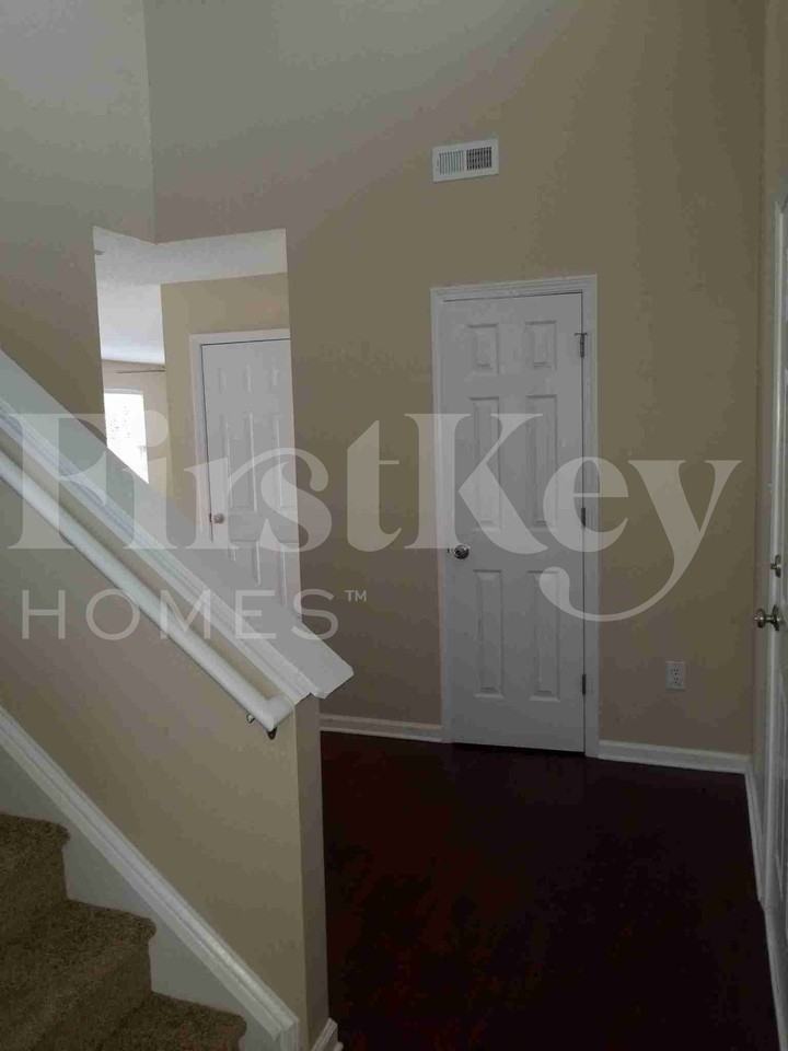 5724 Cardington Ct - Photo 4 of 31
